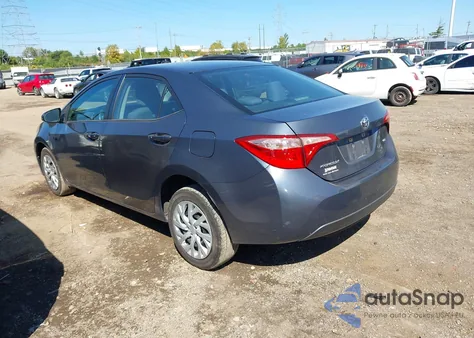2017 Toyota Corolla Le z USA, uszkodzony, nr VIN 5YFBURHE4HP579903
